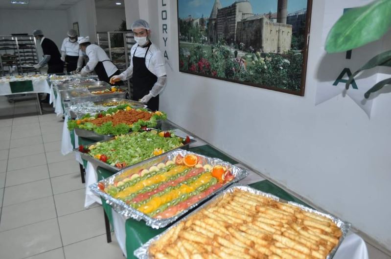 SAĞLIKÇILARA AÇIK BÜFE YEMEĞİ