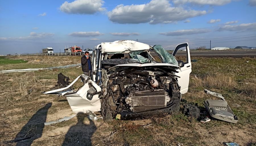 AKSARAY- KONYA KARAYOLUNDA TRAFİK KAZASI 2 YARALI