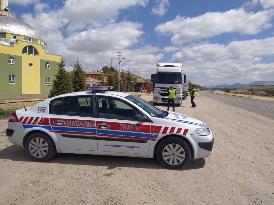 AKSARAY JANDARMASI  YOLCU ARAÇLARI DENETLEDİ.