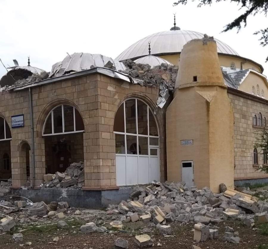 AKSARAY-ORTAKÖY ÇİFTEVİ KÖYÜ CAMİ MİNARESİ DÜNKÜ KUVVETLİ FIRTINADAN  YIKILDI.!