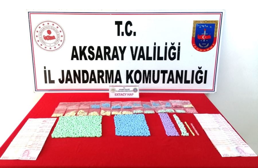 AKSARAY ŞEHİRLERARASI OTOBÜS TERMİNALİNDE UYUŞTURUCU TACİRİ YAKALANDI.!