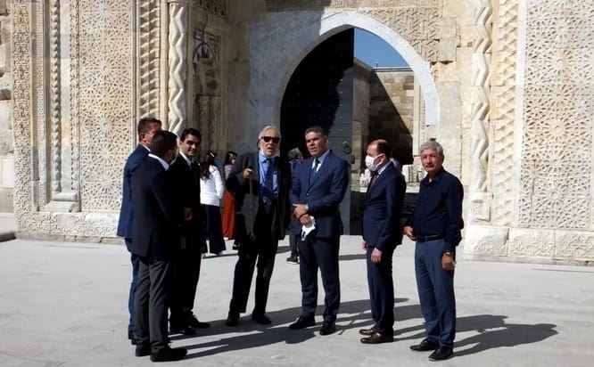 ÜNLÜ TARİHÇİ İLBER ORTAYLI AKSARAY SULTANHANLIYI ZİYARET ETTİ.!