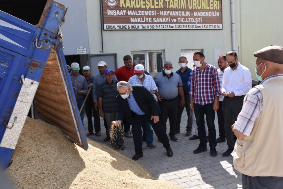 AKSARAYDA HASAT SEZONUNUN İLK MAHSULÜ  5 TON ARPA  GELDİ.!