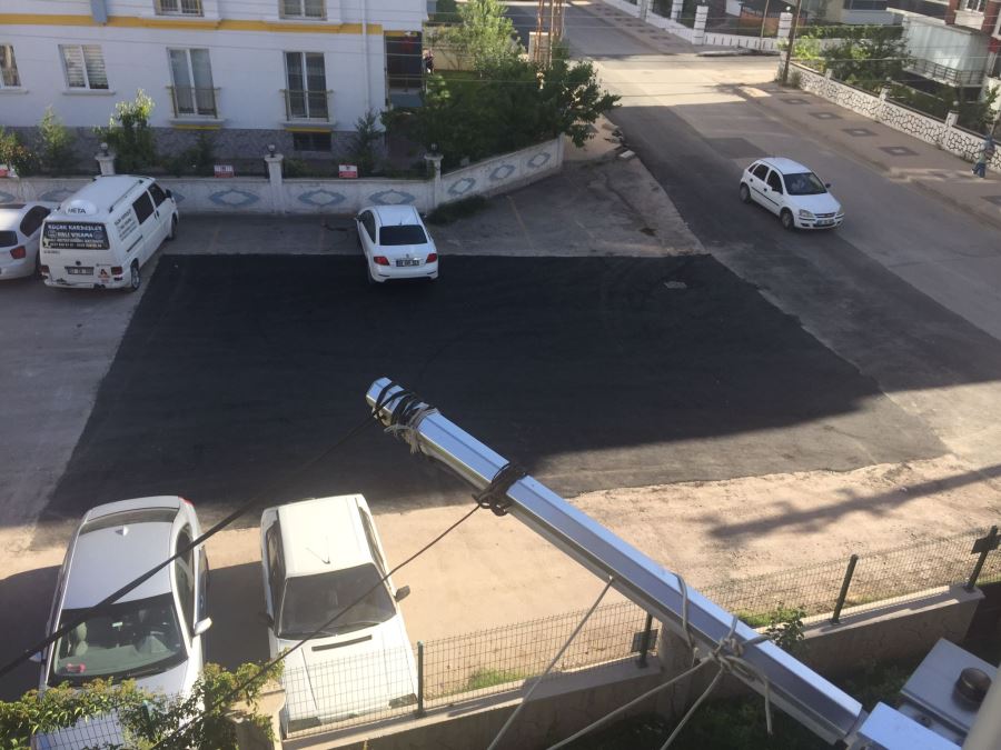 AKSARAYDA YARIM YAPILAN ASFALTA MAHALLELİDEN TEPKİ.!