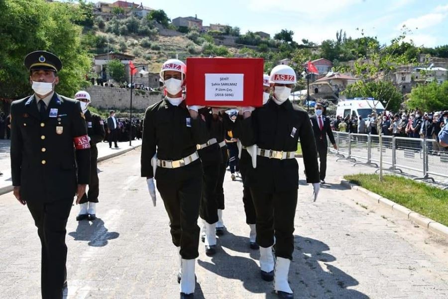 AKSARAYLI ŞEHİT UZMAN ÇAVUŞ EBEDİ YOLCULUĞUNA GÖZYAŞLARIYLA UĞURLANDI.!