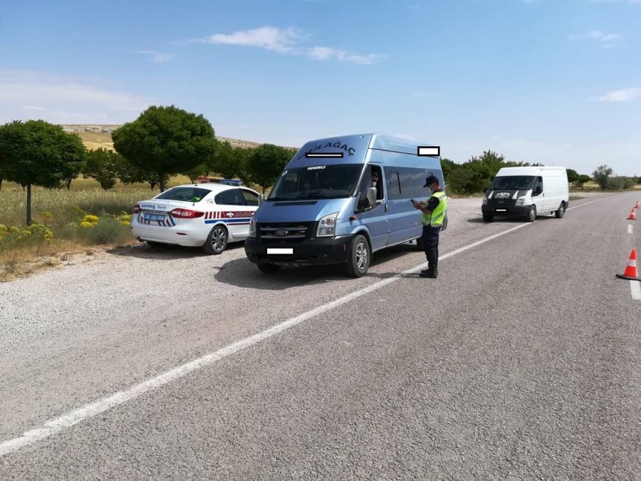 AKSARAY JANDARMASI  İŞÇİ PERSONEL SERVİSLERİNİ DENETLEDİ.!