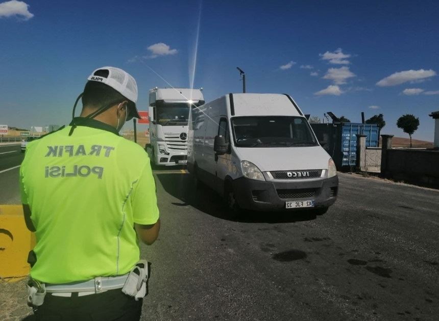 AKSARAYDA BAYRAM KONTROLLERİNDE HIZ SINIRINI AŞANLARA CEZAİ İŞLEM UYGULANDI.!