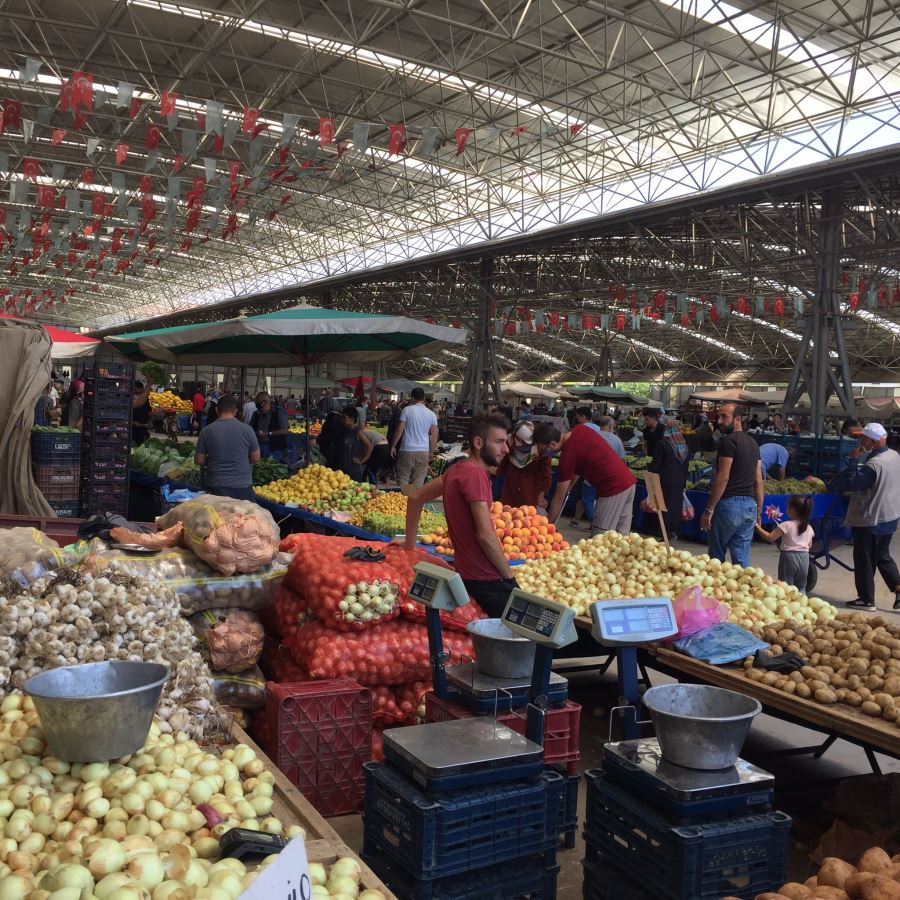 AKSARAY DA VATANDAŞ PAZARLARA YÖNELİYOR ANCAK  PAZAR PAZARI FİYATLARI NORMAL DEĞİL.!