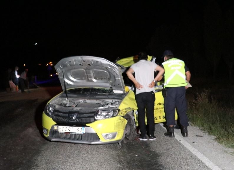 AKSARAY-ORTAKÖY YOLUNDA KAZA.2 Sİ AĞIR 3 KİŞİ YARALANDI.!