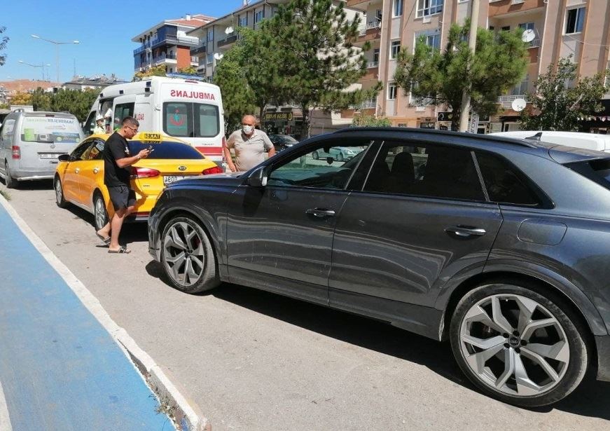 AKSARAY ÇERDİĞİN MAHALLESİNDE 2 ARAÇ ÇARPIŞTI. 1 KİŞİ YARALANDI.!