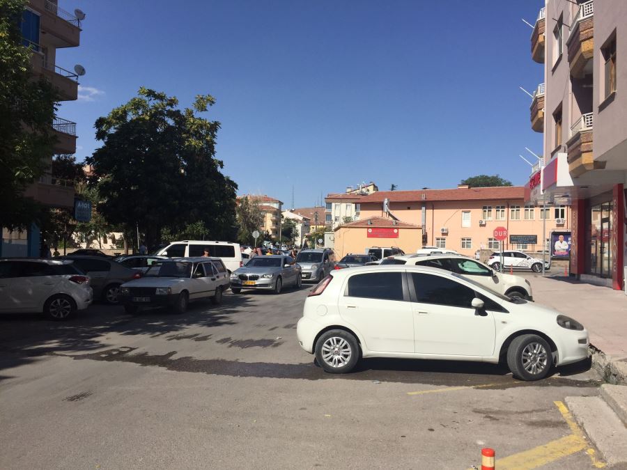 AKSARAYDA BU YOL PROBLEMLİ.!