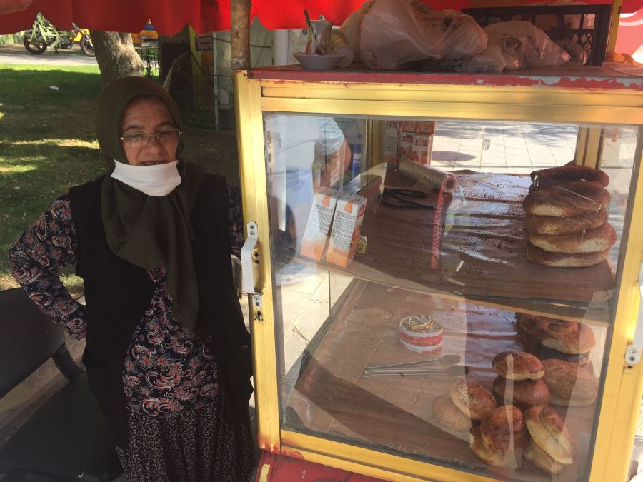 AKSARAYDA EKMEK PARASI İÇİN ÇALIŞAN  SİMİTÇİ KADINA VEFASIZLIK.!