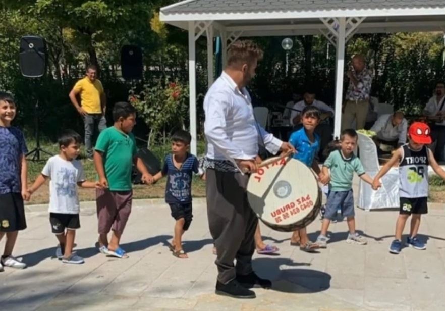 AKSARAYDA VERENEL DERNEĞİ YETİM ÇOCUKLARINA ŞÖLEN DÜZENLEDİ.!