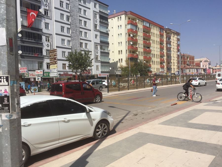 AKSARAYDA YAYA GEÇİŞ ÖNCELİĞİNE PEK UYULMUYOR.!