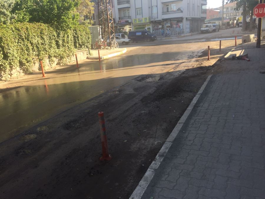 AKSARAYDA CORONAVİRÜS DÖNEMİNDE YOLLAR VE ŞEBEKELER KADEMELİ YAPILMALI.!