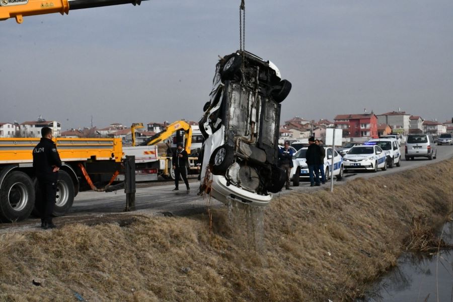 AKSARAY YAVUZ SULTAN SELİM MAHALLESİNDE SULAMA KANALINA OTOMOBİL DÜŞTÜ.SÜRÜCÜ HAYATINI KAYBETTİ.!