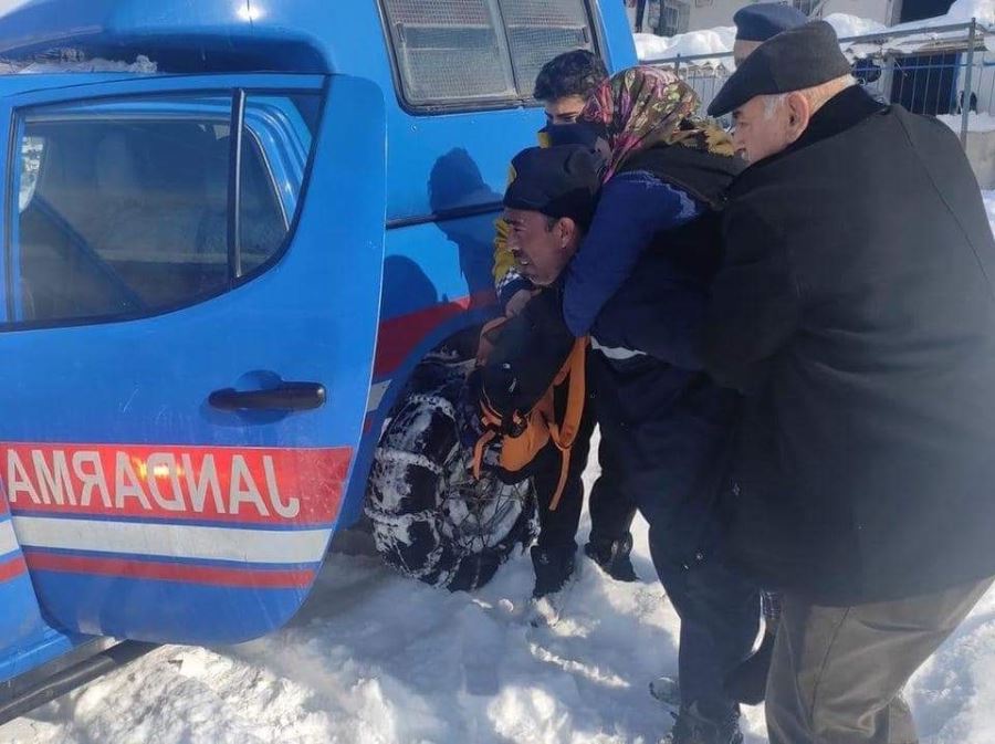 AKSARAYDA MAHSUR KALAN VATANDAŞLARA  JANDARMADAN YARDIM.!