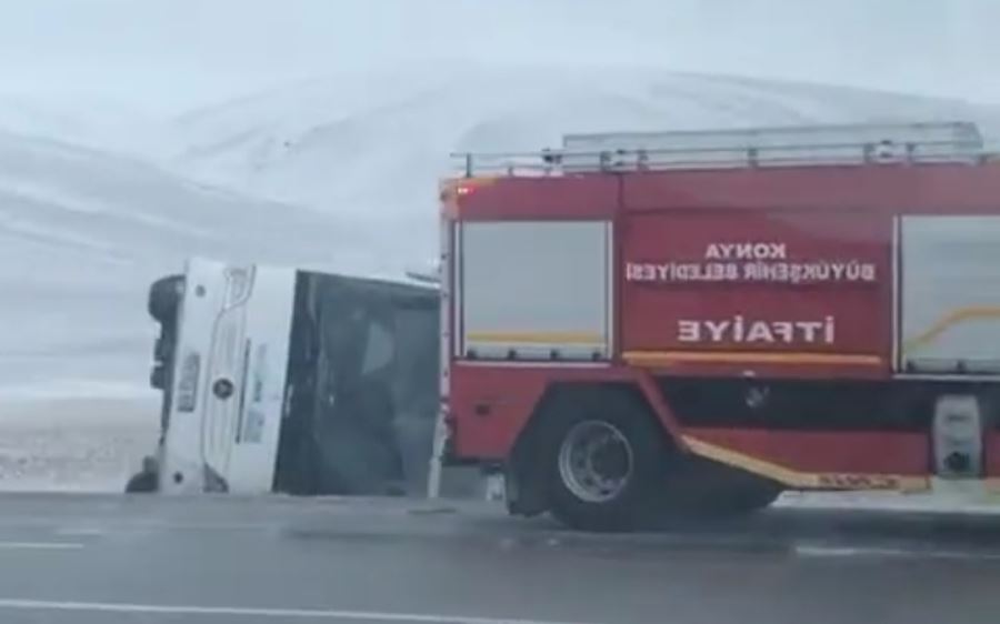 KONYA-AKSARAY YOLUNDA   TUR OTOBÜSÜ DEVRİLDİ.  5 KİŞİ HAYATINI KAYBETTİ.26 KİŞİ YARALANDI.!